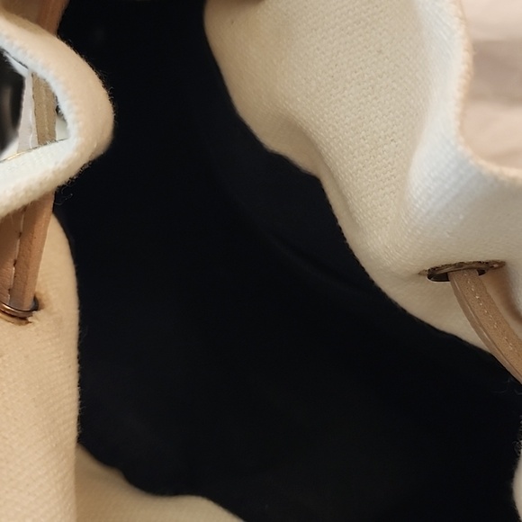 Small bucket bag no brand name in neutral colour - Picture 6 of 10